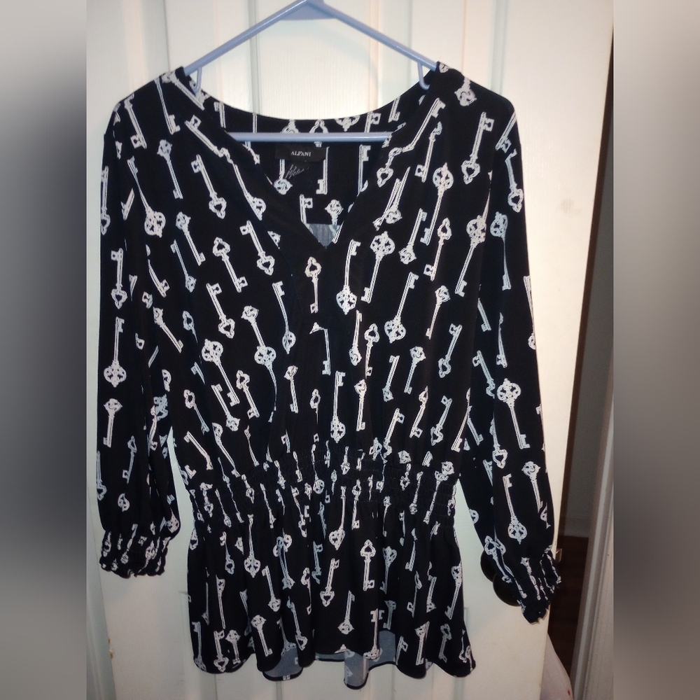 Alfani women's key print Blouse Large